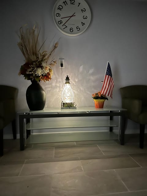 Hue huynh basement Bed and Breakfast in Saint Charles