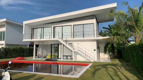 Property building, Garden, Garden view, Swimming pool, Swimming pool