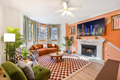 Designer Apt Billiards Private Patio 1 Parking Apartment in Wicker Park