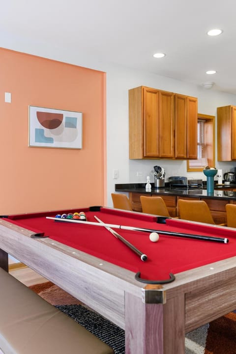 Designer Apt Billiards Private Patio 1 Parking Apartment in Wicker Park