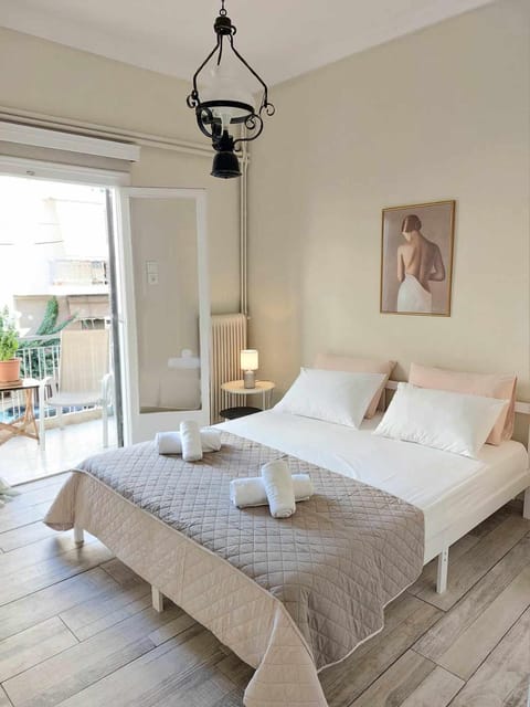 Double bed in a room dorm 5' from metro Vacation rental in Athens