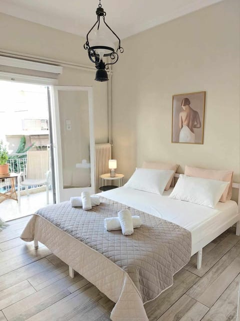 Double bed in a room dorm 5' from metro Vacation rental in Athens