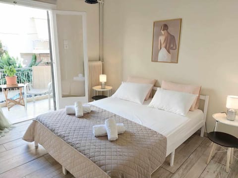 Double bed in a room dorm 5' from metro Vacation rental in Athens