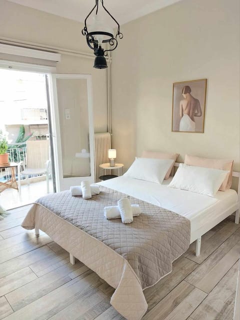 Double bed in a room dorm 5' from metro Vacation rental in Athens