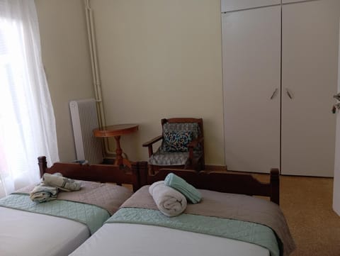 ROOM 2 single beds 5' from metro Vacation rental in Athens