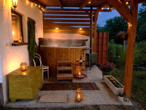 Hot Tub, Swimming pool