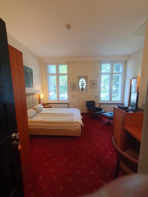 die Villa, Zimmer 26, DZ Apartment in Leverkusen