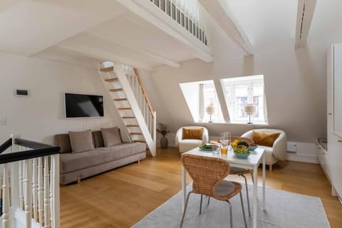 Living room, Photo of the whole room, Seating area, Dining area