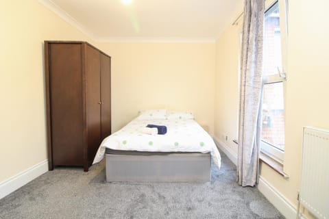 Centrally located double room Bed and Breakfast in Southampton