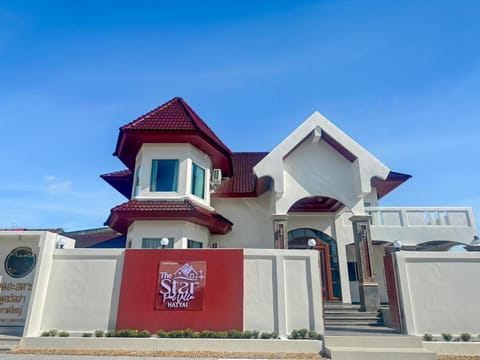 Property building, Facade/entrance, Day