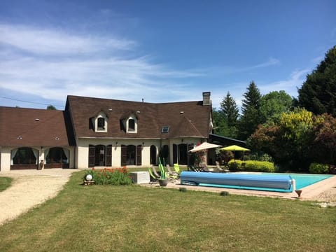 Property building, Pool view