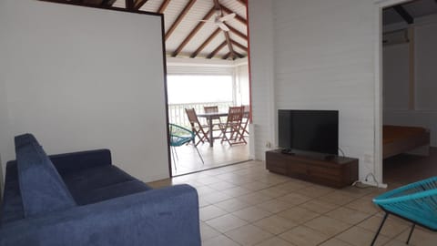Communal lounge/ TV room, TV and multimedia, Living room, Seating area