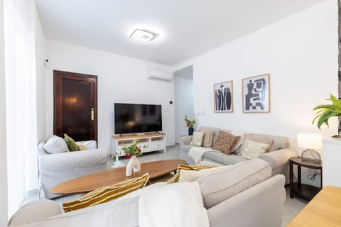 Communal lounge/ TV room, Living room