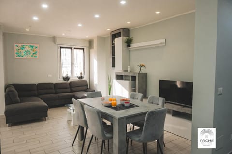 TV and multimedia, Living room, Seating area, Dining area, Evening entertainment