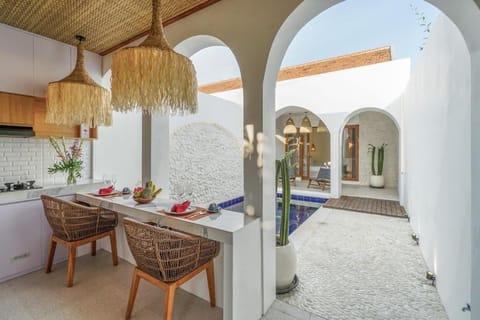 Patio, Kitchen or kitchenette, Seating area, Dining area