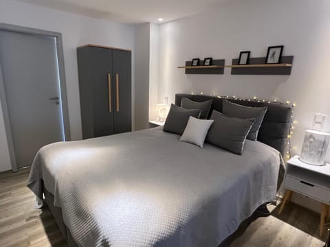Bed, Bedroom, wardrobe