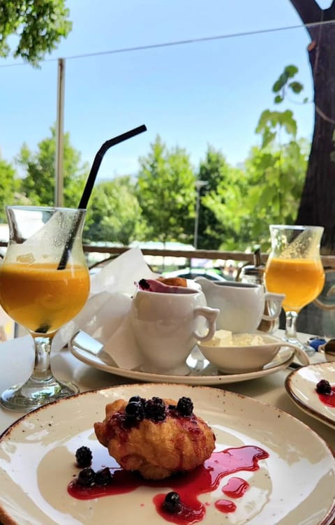Day, Food and drinks, Food, Breakfast, Drinks