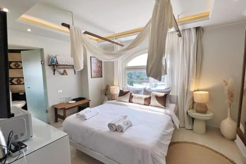 Bed, TV and multimedia, Photo of the whole room, Bedroom, air conditioner
