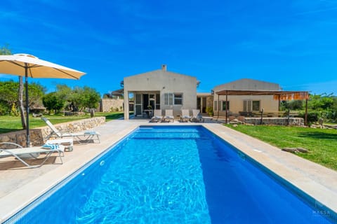 Patio, Off site, Day, Natural landscape, Summer, Garden, Solarium, View (from property/room), Balcony/Terrace, Garden view, Mountain view, Pool view, Swimming pool, sunbed, towels
