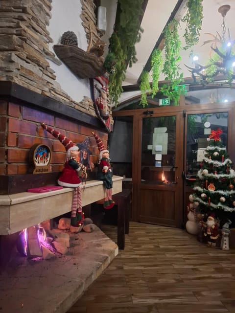 Restaurant/places to eat, Decorative detail, fireplace