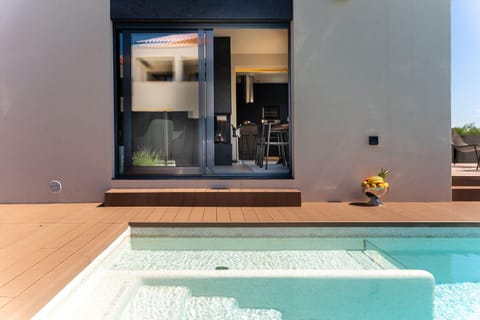 Noble strandnahe Villa mit Meerblick, Privatpool, Gym, nur 700 Meter zum Strand House in Poreč