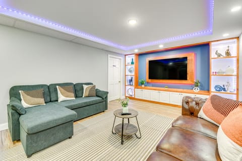 Lake Champlain Fun Apt with Fire Pit and Large Yard! Apartment in Colchester