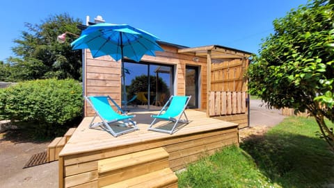 Property building, Patio, Balcony/Terrace