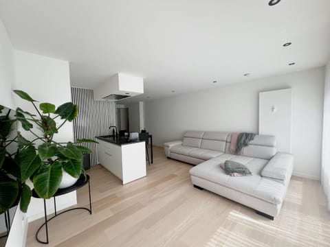 Kitchen or kitchenette, Seating area