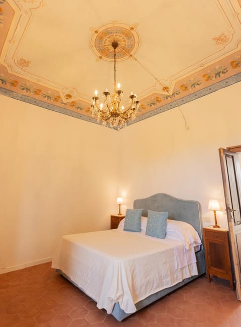 Bed, Photo of the whole room, Decorative detail, Bedroom