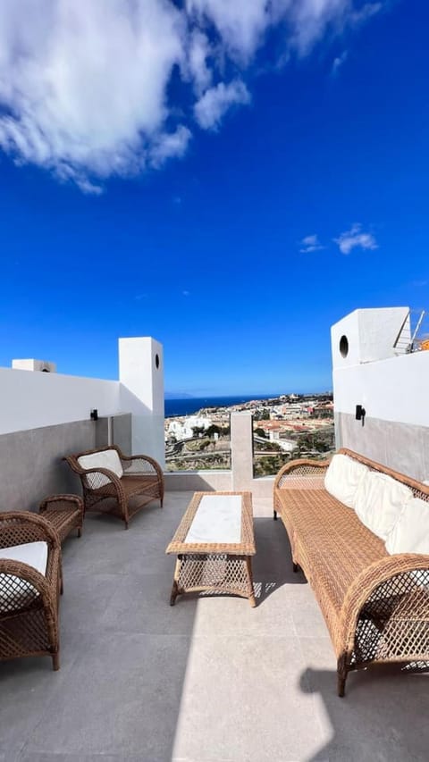 Day, Natural landscape, View (from property/room), Balcony/Terrace, Balcony/Terrace, Seating area, Sea view, sunbed