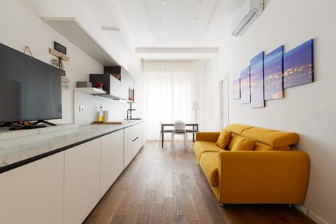 TV and multimedia, Kitchen or kitchenette, Dining area, air conditioner