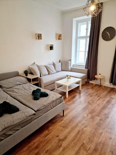 Bed, Photo of the whole room, Seating area