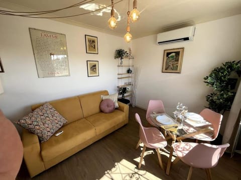 Living room, air conditioner