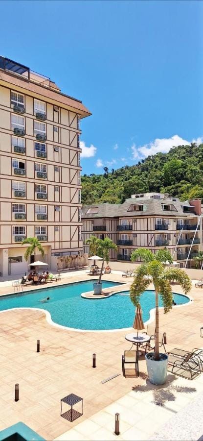 Day, Mountain view, Pool view, Swimming pool, Swimming pool, sunbed