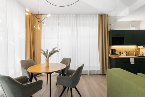 TV and multimedia, Kitchen or kitchenette, Living room, Dining area