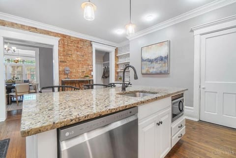 The Beer Baron House - Rhinegeist - FREE Streetcar House in Over The Rhine