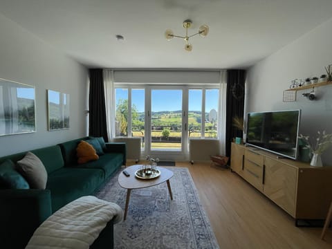 Communal lounge/ TV room, TV and multimedia, Living room