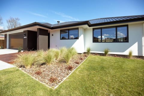 Property building, Day, Garden