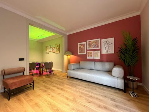 Living room, Seating area