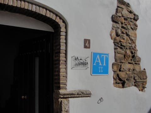 Property logo or sign, Logo/Certificate/Sign, Street view