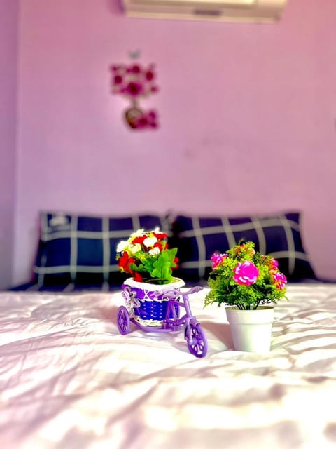 Bed, Food and drinks, Photo of the whole room, Bedroom, Food, Facility for disabled guests