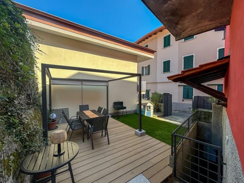 Property building, Patio, Day, Garden, View (from property/room), Balcony/Terrace, Dining area, Garden view