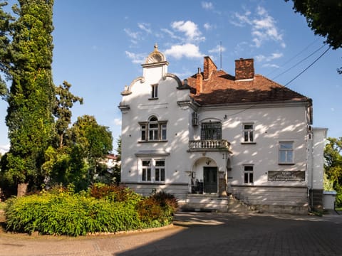 Property building, Day, Garden view, Landmark view