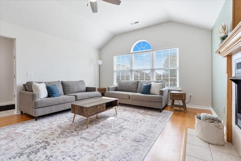 Beautiful 3 bed 2 bath home near Crystal Bridges House in Rogers