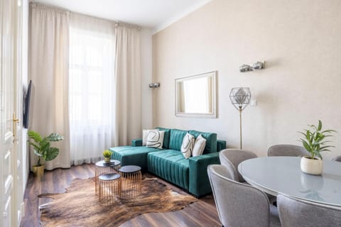 TV and multimedia, Living room, Photo of the whole room, Seating area