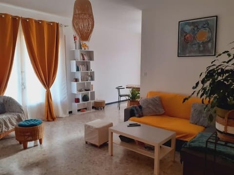 Library, Living room, Seating area