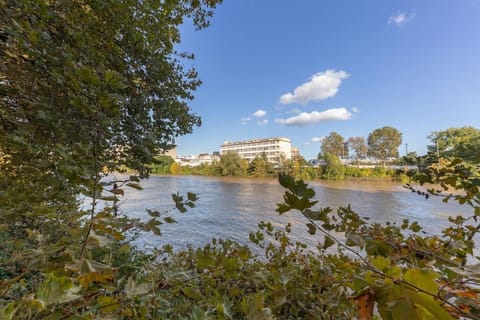 Evasion urbaine - Au pied des Quais de Seine Apartment in Saint-Denis, France
