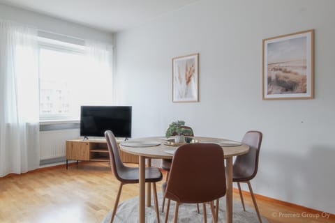 Communal lounge/ TV room, TV and multimedia, Living room, Dining area, Evening entertainment