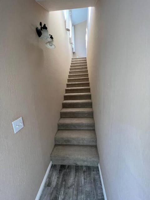 A master suite with own kitchenette and bath Apartment in Walnut Creek