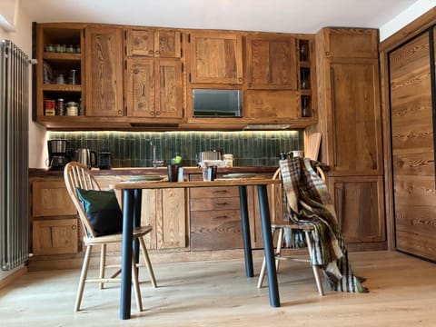 Kitchen or kitchenette, Dining area, kitchen